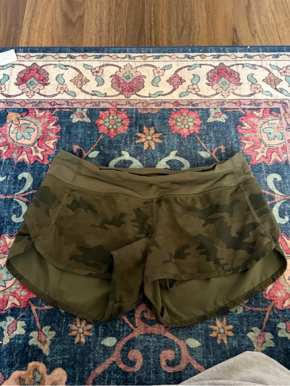 Lululemon camo speed up shorts - Picture 2 of 6
